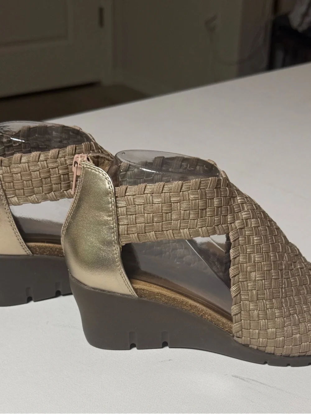Comfortiva Pillowtop Wedge Sandals Woven Taupe Elastic Comfort Gold/Tan Size 8.5